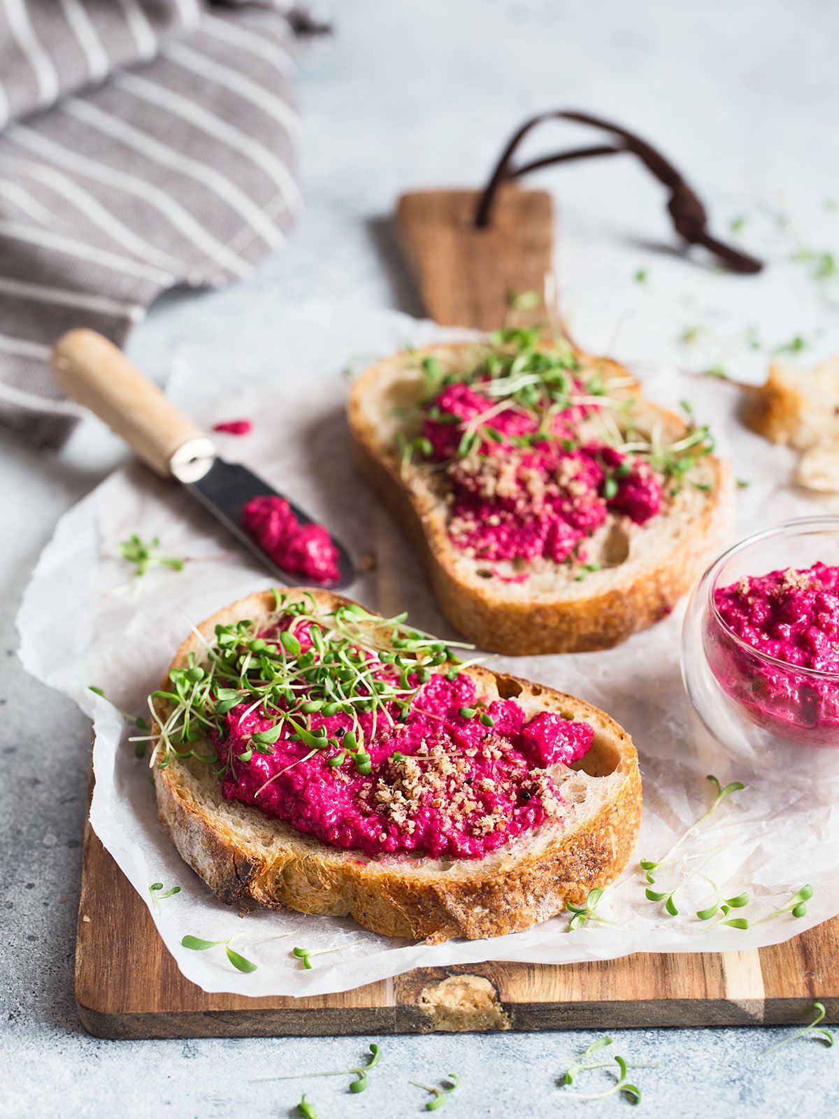 Bread with Beetroot Hummus